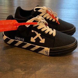 OFF WHITE SNEAKERS